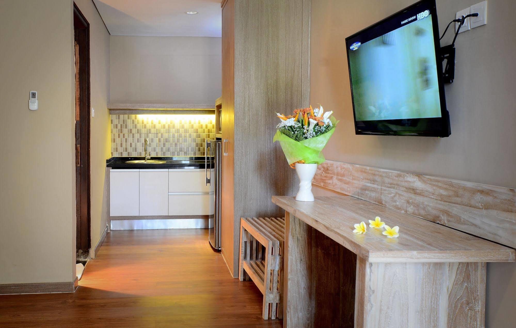 Bali Breezz Hotel Jimbaran  Bagian luar foto